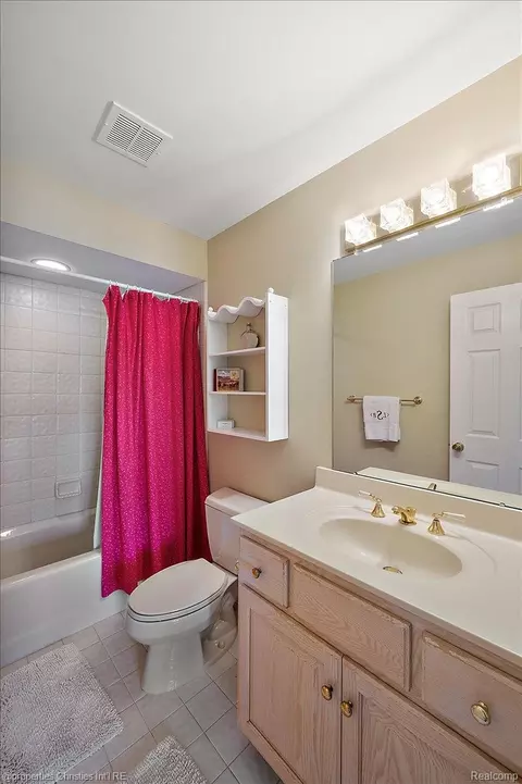 Bath - 3021 E Ridge Ct, Bloomfield Hills, MI 48302 photo 8 of 16