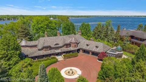 4740 Dow Ridge Rd, Orchard Lake Village, MI 48324