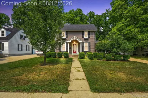 915 Main St, Fenton, MI 48430
