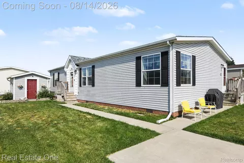 11160 Walden Ct, Green Oak, MI 48178