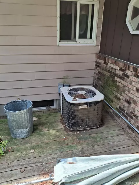 Exterior - 2433 Willow St, Deckerville, MI 48427 photo 2 of 6