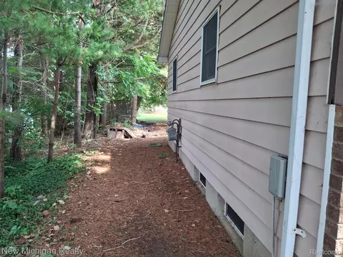 Exterior - 2433 Willow St, Deckerville, MI 48427 photo 6 of 6