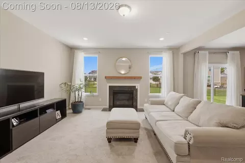 Living - 48327 Long Leaf Dr, Macomb, MI 48044 photo 2 of 3