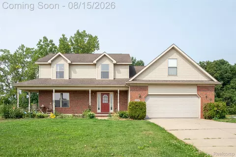 8376 Oak Ridge Dr, Goodrich, MI 48438