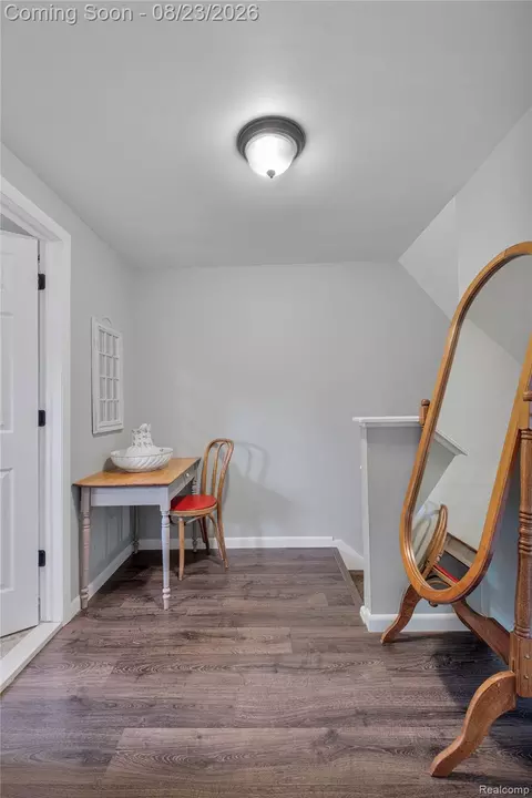 Entry Way - 605 Autumn Dr, Flushing, MI 48433 photo 2 of 2