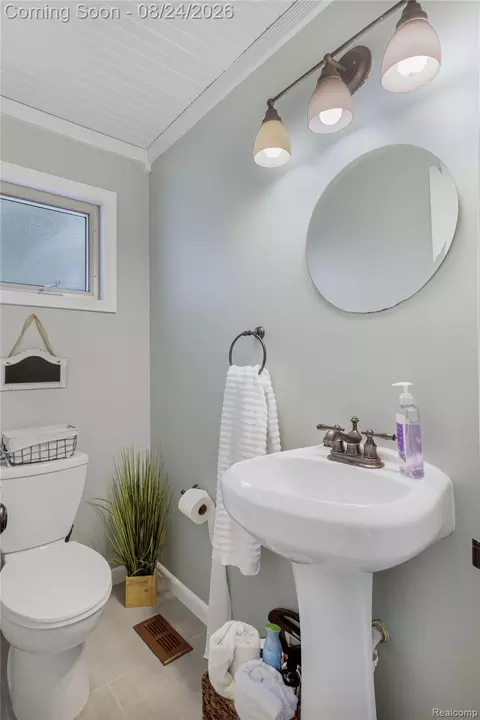 Bath - 605 Autumn Dr, Flushing, MI 48433 photo 1 of 3