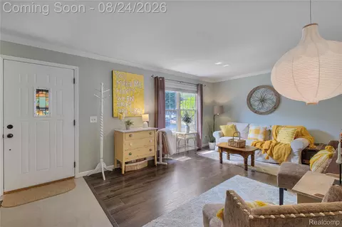 Entry Way - 605 Autumn Dr, Flushing, MI 48433 photo 1 of 2