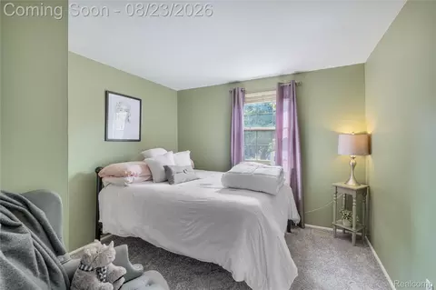 Bedroom - 605 Autumn Dr, Flushing, MI 48433 photo 4 of 4