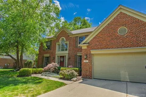 1964 Bloomfield Oaks Dr, West Bloomfield, MI 48324