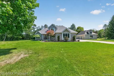 56 Wilderness Lake Ct, Milford, MI 48380