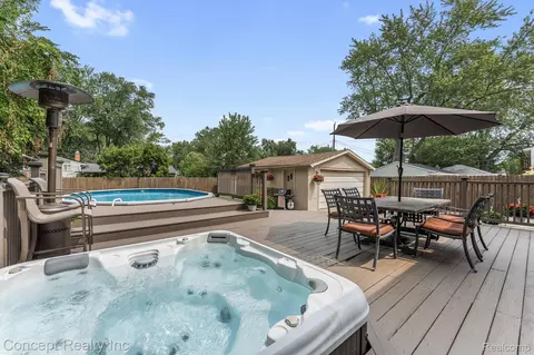 31540 Hennepin St, Garden City, MI 48135