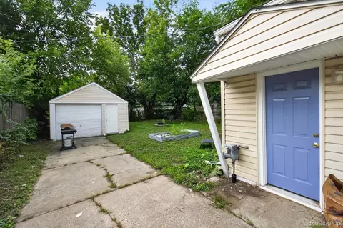 Exterior - 35259 Currier St, Wayne, MI 48184 photo 3 of 9