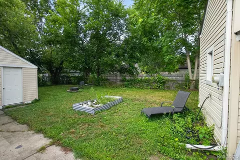 Exterior - 35259 Currier St, Wayne, MI 48184 photo 4 of 9