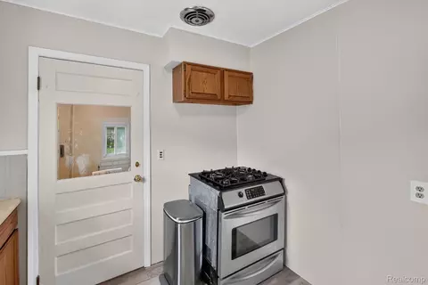 Kitchen - 35259 Currier St, Wayne, MI 48184 photo 4 of 4