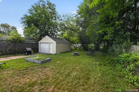 Exterior - 35259 Currier St, Wayne, MI 48184 photo 9 of 9