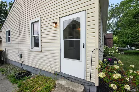 Exterior - 35259 Currier St, Wayne, MI 48184 photo 1 of 9
