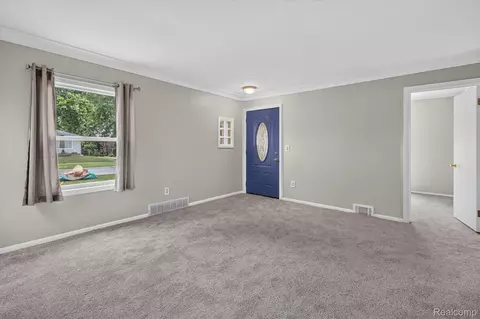 Living - 35259 Currier St, Wayne, MI 48184 photo 3 of 3