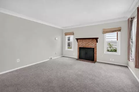 Living - 35259 Currier St, Wayne, MI 48184 photo 2 of 3