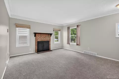 Living - 35259 Currier St, Wayne, MI 48184 photo 1 of 3