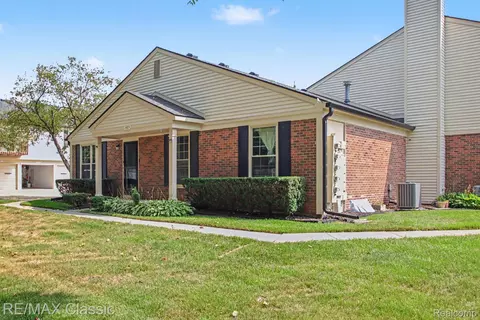 1489 Dover Hl N, Walled Lake, MI 48390