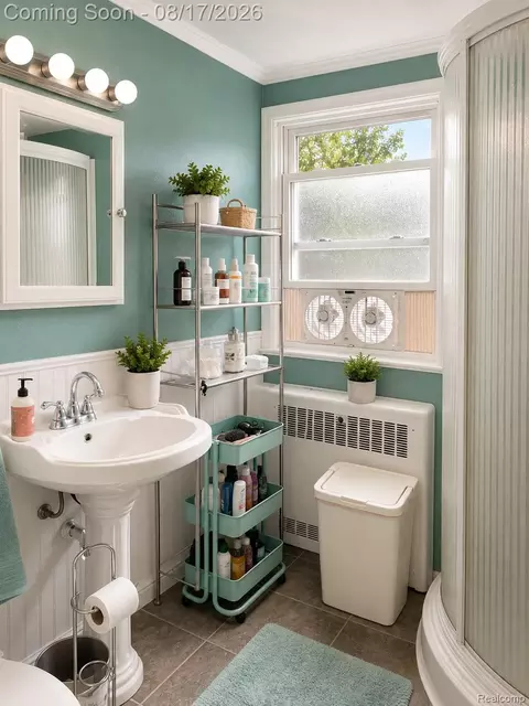 Bath - 1021 Hapeman St, Lansing, MI 48915 photo 1 of 1