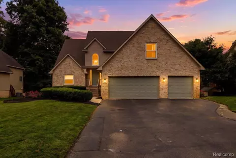 1393 Remsing St, Hartland, MI 48353