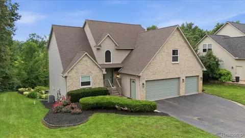 1393 Remsing St, Hartland, MI 48353