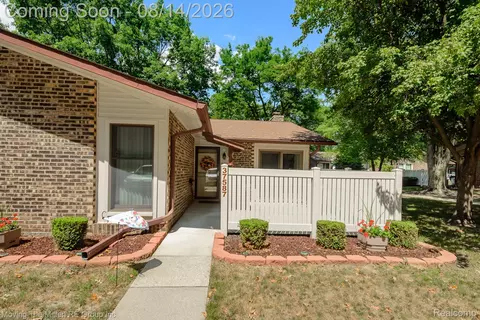 37587 Barkridge Cir, Westland, MI 48185