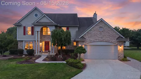 18145 Queensbury Dr, Livonia, MI 48152