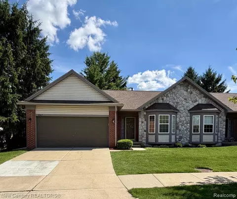 3067 Brookside Dr, Waterford, MI 48328