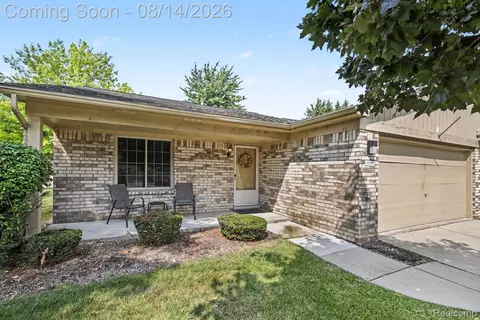 41595 Berly Dr, Clinton Township, MI 48038