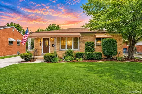 8435 Francine St, Warren, MI 48093