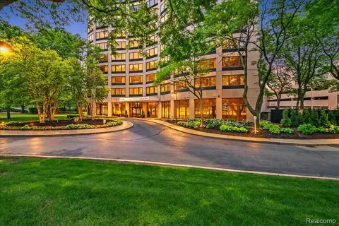 5000 Town Ctr #2606, Southfield, MI 48075