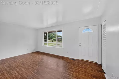 Living - 5036 Harrison St, Wayne, MI 48184 photo 3 of 5