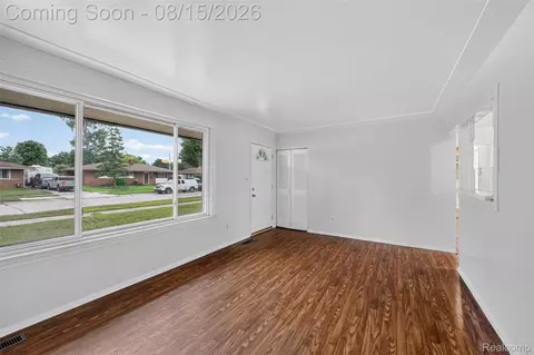 Living - 5036 Harrison St, Wayne, MI 48184 photo 4 of 5