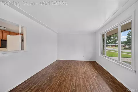 Living - 5036 Harrison St, Wayne, MI 48184 photo 2 of 5