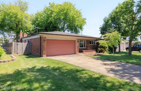 36424 Clifford Dr, Sterling Heights, MI 48312