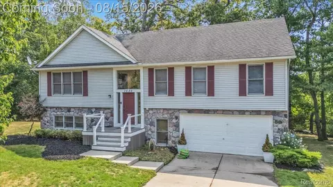 1522 Oregon Ct, Waterford, MI 48327