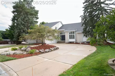 31033 Evergreen Ct, Farmington Hills, MI 48331