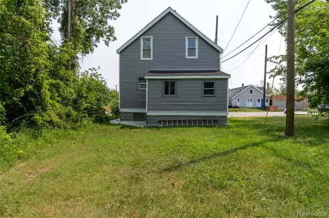 9325 E Warren Ave, Detroit, MI 48214