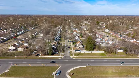 00 Telegraph, Dearborn Heights, MI 48125