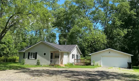 364 James Ct, Lake Orion, MI 48362