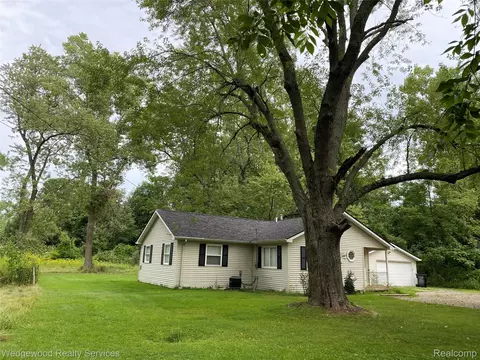 364 James Ct, Lake Orion, MI 48362