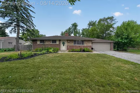 3476 Levee St, Waterford, MI 48329