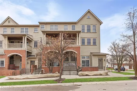 3939 Forester Blvd, Auburn Hills, MI 48326
