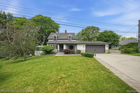 4174 Meyers Rd, Waterford Township, MI 48329