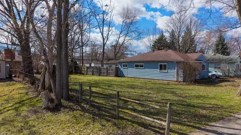21913 Powers Ave, Dearborn Heights, MI 48125