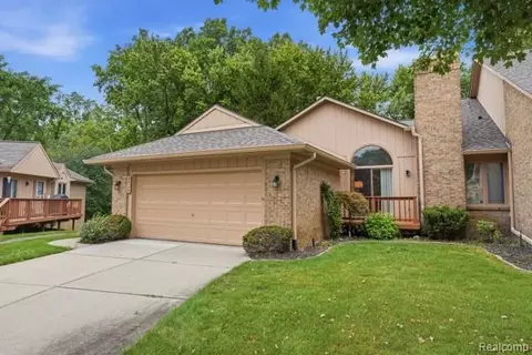 22100 River Ridge Trl #29, Farmington Hills, MI 48335