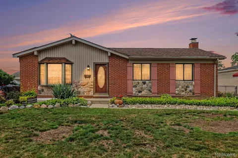 14411 Hix St, Livonia, MI 48154