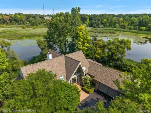 1136 Norminister End, Bloomfield Hills, MI 48302